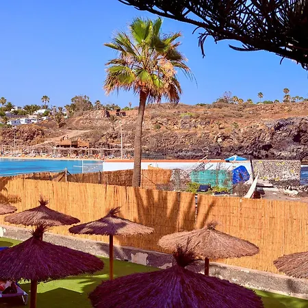 Oceanfront With Sea Views And Seawater Pool, Lg73